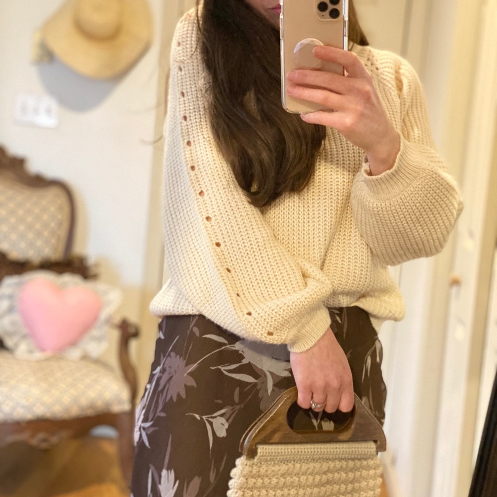 SOLD SOLD Soft & sweet Vintage scoop neck cream knit sweater